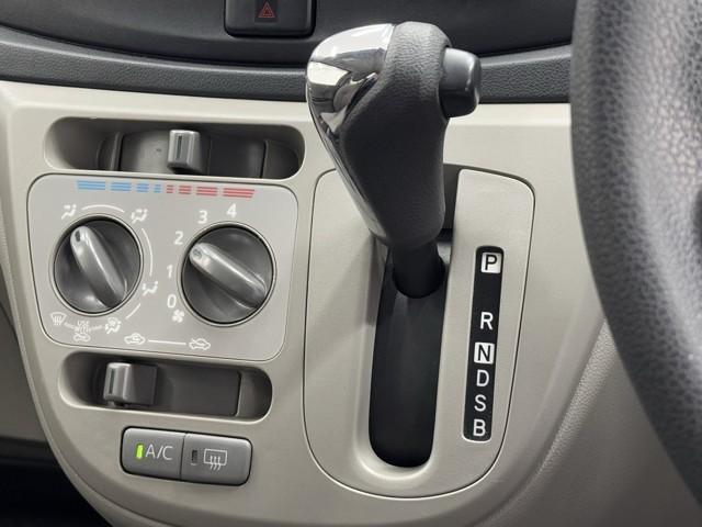 ピクシスエポック Ｘ　ＳＡ　誤発進抑制機能　ワンセグテレビ　ＡＵＸ　Ａストップ　ＰＷ　リモコンキー　ナビＴＶ　ＡＢＳ付き　横滑り防止　アルミ　メモリーナビ　エアバッグ　パワーステアリング　エアコン　助手席エアバッグ（12枚目）