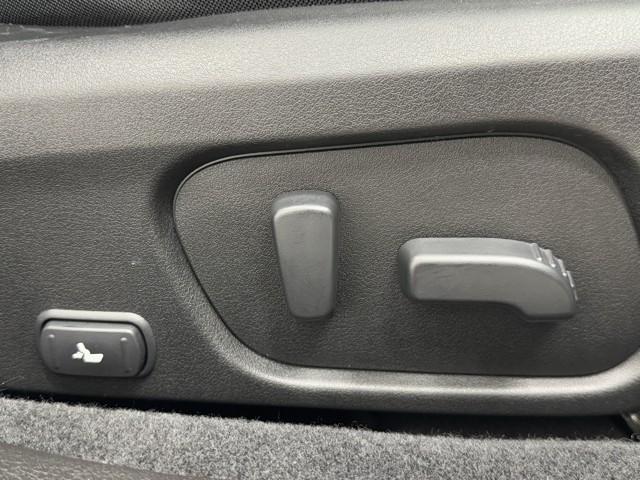 レヴォーグ 1.6GT-Sアイサイト 後カメラ ETC装備 Pシート 横滑防止装置 軽減ブレーキ DVD視聴 アクセスキー 地デジTV ミュージックプレイヤー接続可 フルオートエアコン ナビTV イモビライザー パワーウィンドウ アルミ(17枚目)