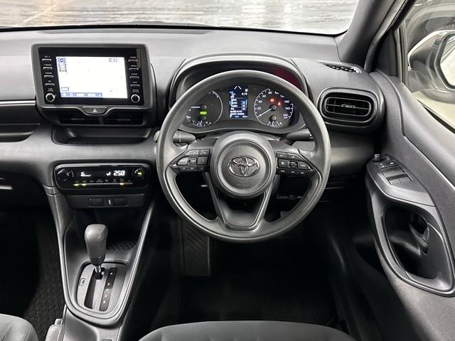 ヤリス ハイブリッドX カーテンエアバッグ イモビライザー スマートキー&プッシュスタート バックモニター ワイヤレスキー ドラレコ ABS ナビ 定期点検記録簿 オートクルーズ ミュージックプレイヤー接続可 Wエアバック(4枚目)