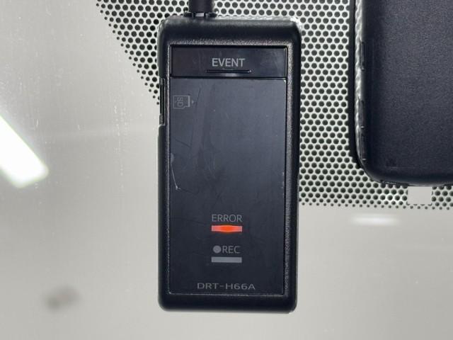 プリウス Ｓセーフティプラス　ツートーン　ナビ＆ＴＶ　衝突回避支援　横滑り防止装置　ドライブレコーダー　ＬＥＤヘッド　クルーズコントロール　フルセグＴＶ　Ｂカメラ　ＥＴＣ　アルミ　盗難防止　ＤＶＤ　スマートキー　オートエアコン　エアバッグ（10枚目）