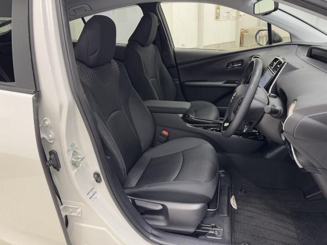 プリウス Ｓセーフティプラス　ツートーン　ナビ＆ＴＶ　衝突回避支援　横滑り防止装置　ドライブレコーダー　ＬＥＤヘッド　クルーズコントロール　フルセグＴＶ　Ｂカメラ　ＥＴＣ　アルミ　盗難防止　ＤＶＤ　スマートキー　オートエアコン　エアバッグ（15枚目）