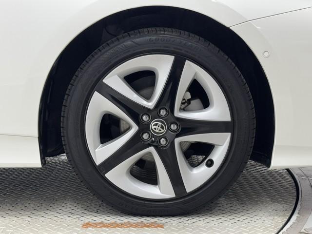 プリウス Ｓセーフティプラス　ツートーン　ナビ＆ＴＶ　衝突回避支援　横滑り防止装置　ドライブレコーダー　ＬＥＤヘッド　クルーズコントロール　フルセグＴＶ　Ｂカメラ　ＥＴＣ　アルミ　盗難防止　ＤＶＤ　スマートキー　オートエアコン　エアバッグ（18枚目）