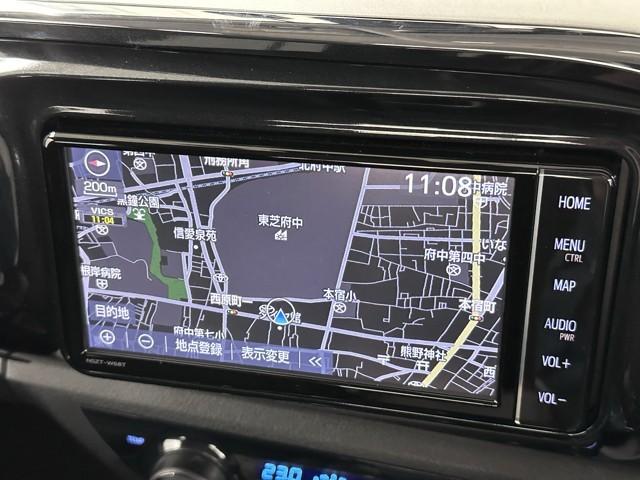 ナビゲーション付です。　ナビがあると便利、ラクラク何処でもいけます。　ナビが有るのと無いのとでは大きな違いですね。