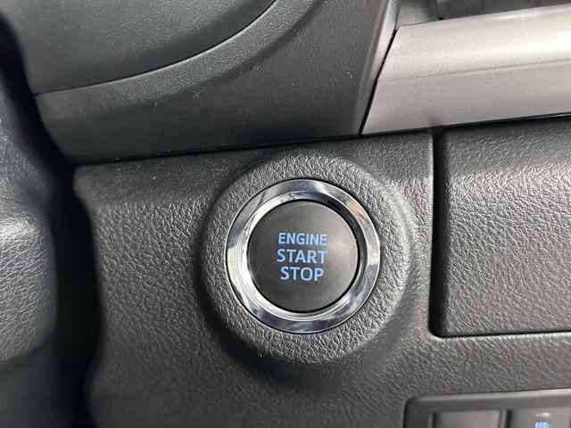 一度使ったら手放せなくなるスマートエントリーキーシステムです。　鞄やポケットの中に入れたままでもドアロック、解除、エンジン始動も楽チンです。　重い荷物を持ってても、一々鍵を出す手間も無くなりますよ。