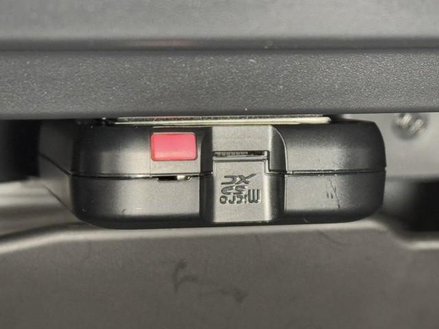 ＧＲ８６ ＳＺ　地上デジタル　スマートキ－　クルコン　ＬＥＤヘッドライト　ナビ＆ＴＶ　横滑防止装置　ＥＴＣ　フルオートエアコン　ドラレコ　アルミ　ＤＶＤ再生　ミュージックプレイヤー接続可　盗難防止装置　エアーバッグ（10枚目）