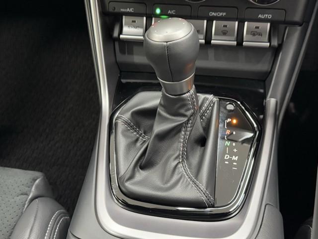 ＧＲ８６ ＳＺ　地上デジタル　スマートキ－　クルコン　ＬＥＤヘッドライト　ナビ＆ＴＶ　横滑防止装置　ＥＴＣ　フルオートエアコン　ドラレコ　アルミ　ＤＶＤ再生　ミュージックプレイヤー接続可　盗難防止装置　エアーバッグ（12枚目）