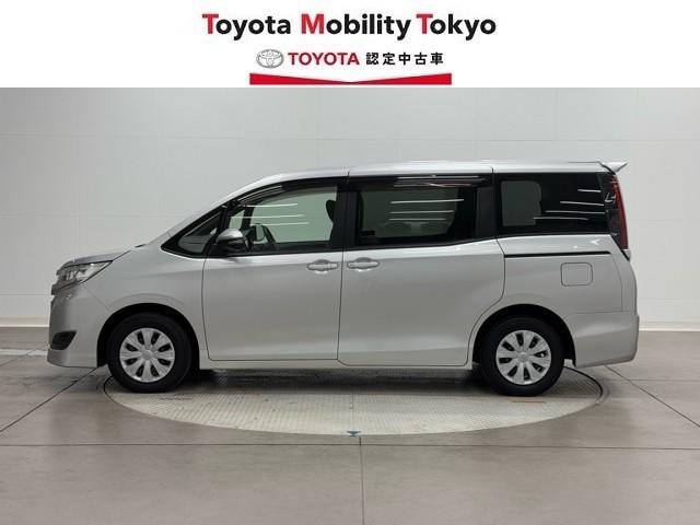 ノア Ｘ　ブレーキサポート　イモビライザー　アイドリングストッ　ＤＶＤ再生可　ＡＵＸ　デュアルエアコン　ワンオーナー車　クルーズＣ　バックモニタ－　地デジＴＶ　ＬＥＤランプ　オートエアコン　ＥＳＣ　フルフラット（3枚目）