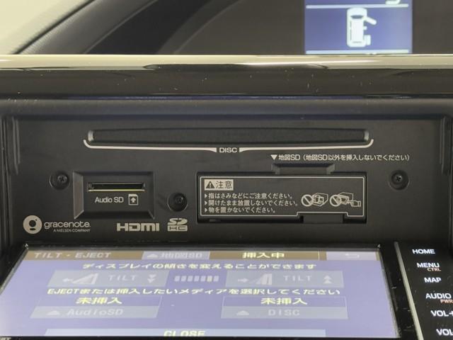 ノア Ｘ　ブレーキサポート　イモビライザー　アイドリングストッ　ＤＶＤ再生可　ＡＵＸ　デュアルエアコン　ワンオーナー車　クルーズＣ　バックモニタ－　地デジＴＶ　ＬＥＤランプ　オートエアコン　ＥＳＣ　フルフラット（8枚目）