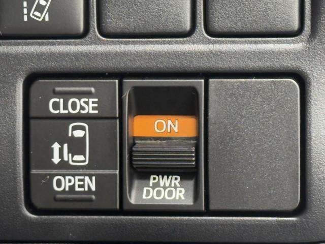 ノア Ｘ　ブレーキサポート　イモビライザー　アイドリングストッ　ＤＶＤ再生可　ＡＵＸ　デュアルエアコン　ワンオーナー車　クルーズＣ　バックモニタ－　地デジＴＶ　ＬＥＤランプ　オートエアコン　ＥＳＣ　フルフラット（14枚目）