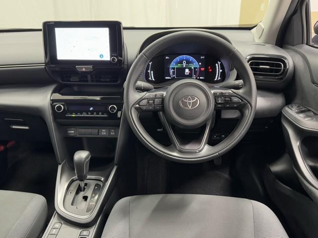 ヤリスクロス Ｇ　ＥＴＣ装備　リヤカメラ　スマートエントリー　イモビライザー　オートエアコン　アルミホイール　キーレス　パワーウィンドウ　クルコン　ＡＢＳ　ドライブレコーダー　エアバッグ　パワーステアリング（4枚目）