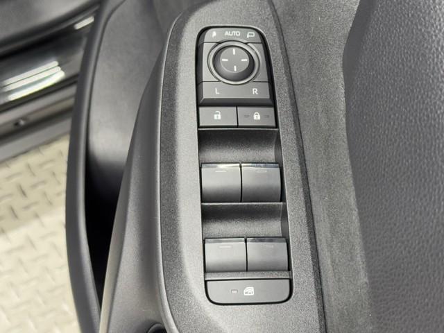 ヤリスクロス Ｇ　ＥＴＣ装備　リヤカメラ　スマートエントリー　イモビライザー　オートエアコン　アルミホイール　キーレス　パワーウィンドウ　クルコン　ＡＢＳ　ドライブレコーダー　エアバッグ　パワーステアリング（10枚目）