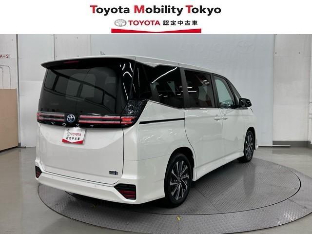 ヴォクシー ハイブリッドＳ－Ｚ　パワーウィンドウ　ＤＶＤ再生機能　インテリキー　横滑防止装置　地デジＴＶ　アクティブクルーズコントロール　フルオートエアコン　リアカメラ　エアバッグ　ＡＢＳ　１００Ｖ充電　ナビＴＶ　ＷＡＣ　キーレス（2枚目）