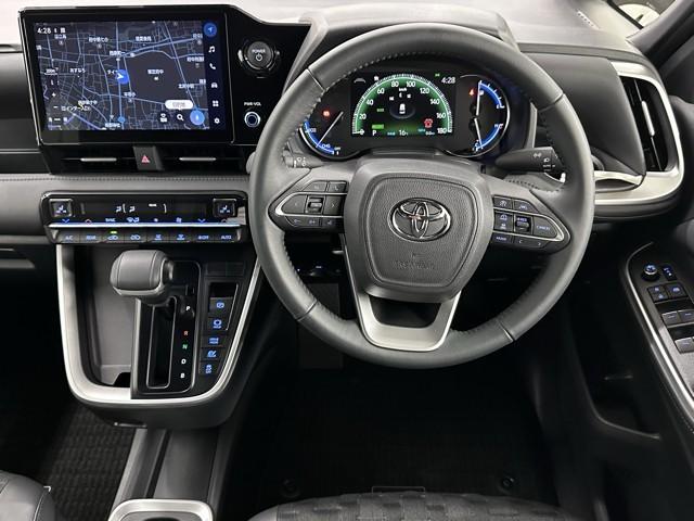 ヴォクシー ハイブリッドＳ－Ｚ　パワーウィンドウ　ＤＶＤ再生機能　インテリキー　横滑防止装置　地デジＴＶ　アクティブクルーズコントロール　フルオートエアコン　リアカメラ　エアバッグ　ＡＢＳ　１００Ｖ充電　ナビＴＶ　ＷＡＣ　キーレス（4枚目）