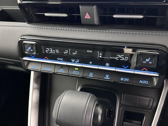 ヴォクシー ハイブリッドＳ－Ｚ　パワーウィンドウ　ＤＶＤ再生機能　インテリキー　横滑防止装置　地デジＴＶ　アクティブクルーズコントロール　フルオートエアコン　リアカメラ　エアバッグ　ＡＢＳ　１００Ｖ充電　ナビＴＶ　ＷＡＣ　キーレス（9枚目）