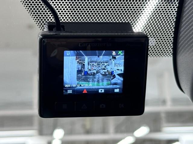 ヴォクシー ハイブリッドＳ－Ｚ　パワーウィンドウ　ＤＶＤ再生機能　インテリキー　横滑防止装置　地デジＴＶ　アクティブクルーズコントロール　フルオートエアコン　リアカメラ　エアバッグ　ＡＢＳ　１００Ｖ充電　ナビＴＶ　ＷＡＣ　キーレス（12枚目）