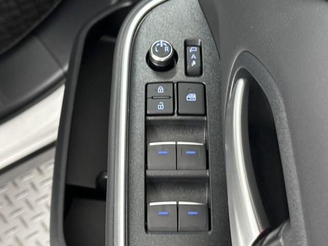 ヴォクシー ハイブリッドＳ－Ｚ　パワーウィンドウ　ＤＶＤ再生機能　インテリキー　横滑防止装置　地デジＴＶ　アクティブクルーズコントロール　フルオートエアコン　リアカメラ　エアバッグ　ＡＢＳ　１００Ｖ充電　ナビＴＶ　ＷＡＣ　キーレス（15枚目）