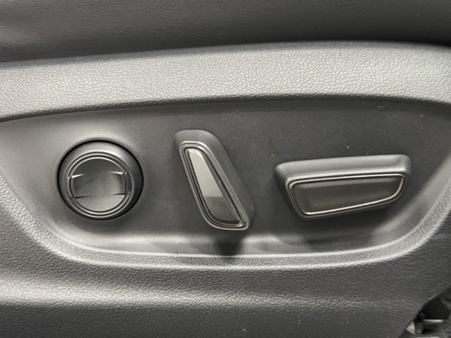 クラウンクロスオーバー Ｇアドバンスド・レザーパッケージ　ＴＳＳ　レザー　フルセグＴＶ　パワーシート　ＬＥＤヘッドライト　クルーズコントロール　Ｂカメラ　ドライブレコーダ　オートエアコン　アルミホイル　ワンオーナー　ＥＴＣ付　横滑り防止装置　４ＷＤ　ＴＶ（14枚目）