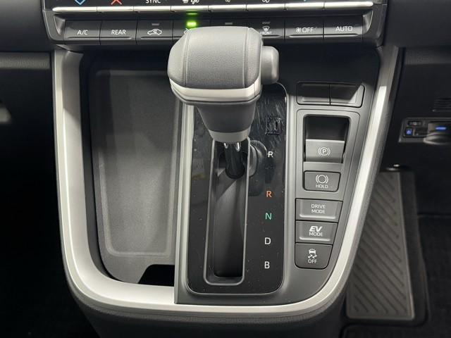 ノア ハイブリッドＧ　Ｗエアコン　カラーバックモニター　アルミホイール　盗難防止装置　クルコン　キーレス　記録簿　スマートキ－　フルセグテレビ　両側電動ドア　ＬＥＤライト　ＴＶ　ＴＳＳ　オートエアコン　ＤＶＤ再生　ＥＴＣ（10枚目）