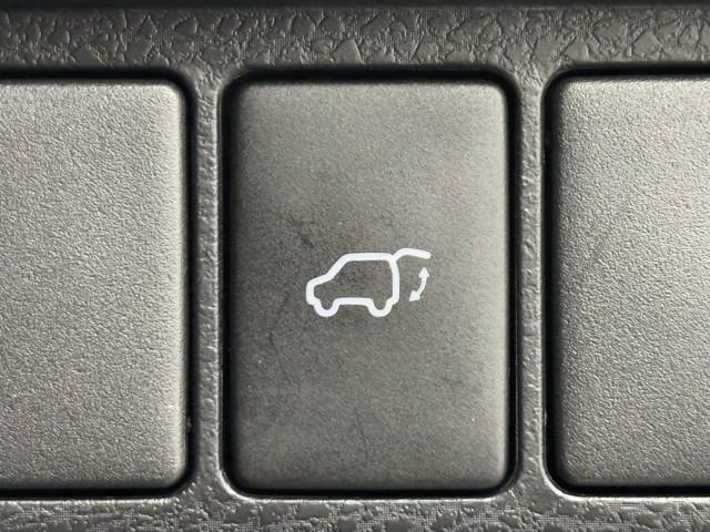 ハリアー プログレス　スタイルブルーイッシュ　ＡＣ　ＬＥＤランプ　ワンオーナー　アイドリングストップ　ＤＶＤ再生　バックカメラ　ドライブレコーダー　ミュージックプレイヤー接続可　フルセグ　パワーシート　メモリーナビ　記録簿　ＥＴＣ　スマートキー（18枚目）