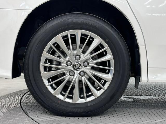 アルファードハイブリッド ＳＲ　Ｃパッケージ　点検記録簿　ワンオナ　バックモニター　オートエアコン　ＬＥＤ　横滑り防止機能　ＡＢＳ　イモビ　ＡＣ１００Ｖ電源　アルミ　ドライブレコーダー　ナビ＆ＴＶ　４ＷＤ　ミュージックプレイヤー接続可　３列シート（19枚目）