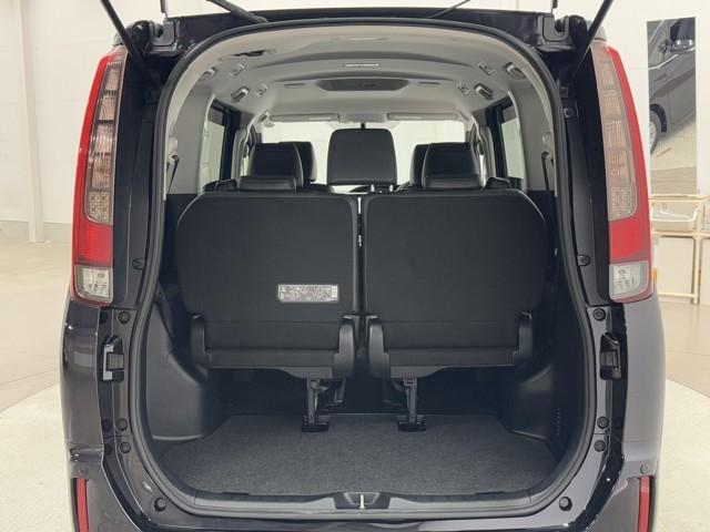 エスクァイア Ｇｉ　両側Ｐドア　ウォークスルー　スマートキーＰスタート　リアカメラ　ＡＵＸ　アイドリングＳＴＯＰ　ＥＴＣ車載器　オートエアコン　イモビライザー　オートクルーズコントロール　キーレス　ナビＴＶ　ＡＢＳ　３列（16枚目）