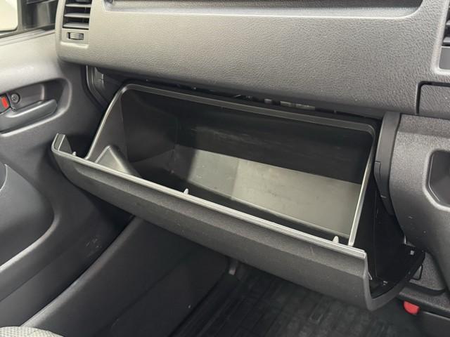 ハイエースバン ＤＸ　ＧＬパッケージ　バックモニター　横滑り防止装置　キーレスエントリー　エアコン　ＥＴＣ車載器　記録簿　パワステ　フロントパワーウインドウ　エアバック　セキュリティー　ＡＢＳ　インテリジェントクリアランスソナー（9枚目）