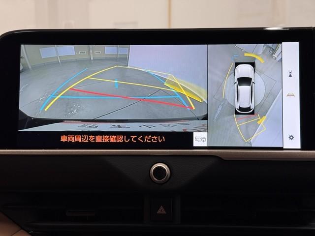 �p�m���~�b�N�r���[���j�^�[�V�X�e�����t���Ă���̂ŎԂ̏ォ�猩���f�����m�F�ł��܂���B�@��ڂŎԗ����ӂ̏����m�F�ł��܂����A���ڈ��S�����m�F�������B