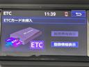 Ｘ　Ｓ　ＳＤナビ　ワンセグ　テレビ　Ｂｌｕｅｔｏｏｔｈ　ＡＵＸ　バックモニター　スマートキー　ＥＴＣ車載器　衝突被害軽減ブレーキ　誤発進抑制装置　ベンチシート　横滑り防止装置　マニュアルエアコン　ワンオーナー(8枚目)