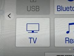 ＴＶが見れるチューナーを装備しています。　新しい車でも付いていないことで、ＴＶが見れない事も多々あるので要チェックです。 7