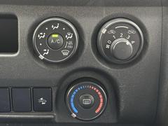 使いやすいレイアウトの空調スイッチ類です。　スイッチも大きく、気温に合わせて直感的に操作できそうですね。操作もしやすく、車内をいつでも快適に保てます。 5
