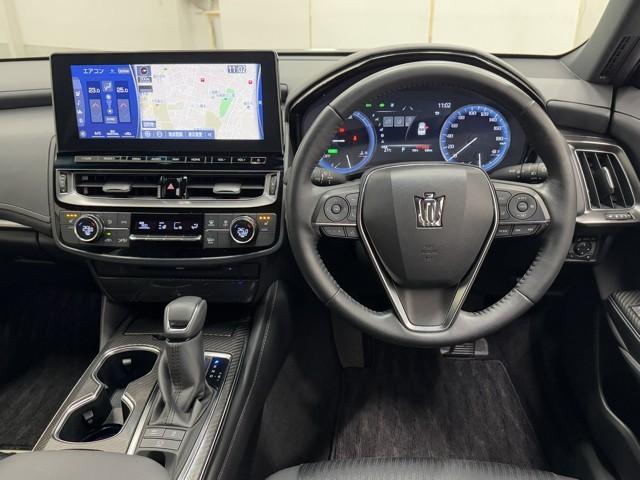 クラウンハイブリッド ＲＳ　ＬＥＤヘッドライト　クルコン　ＡＣ１００Ｖ　スマートエントリー　セキュリティーアラーム　Ｂカメラ　カーテンエアバッグ　定期点検記録簿　横滑り防止　ＥＴＣ　ドラレコ　ＴＶナビ　アルミ　ＡＵＸ　ＡＢＳ（4枚目）