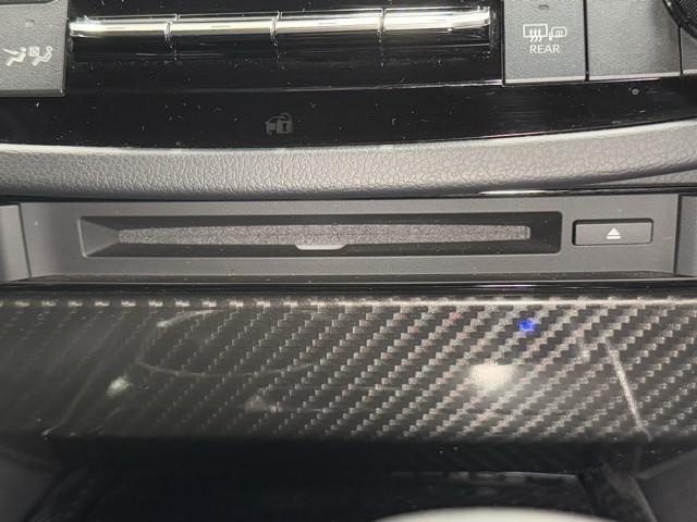 クラウンハイブリッド ＲＳ　ＬＥＤヘッドライト　クルコン　ＡＣ１００Ｖ　スマートエントリー　セキュリティーアラーム　Ｂカメラ　カーテンエアバッグ　定期点検記録簿　横滑り防止　ＥＴＣ　ドラレコ　ＴＶナビ　アルミ　ＡＵＸ　ＡＢＳ（9枚目）