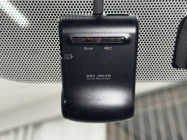プリウス Ｓマイコーデ　カラーバックモニター　Ｉストップ　エアコン　ＥＳＣ　１オーナー　キーフリーシステム　アルミホイール　ＤＶＤ再生　ＰＳ　地デジ　ドライブレコーダー　カーテンエアバッグ　エアバッグ　ＡＢＳ　ＰＷ　ＴＶナビ（8枚目）