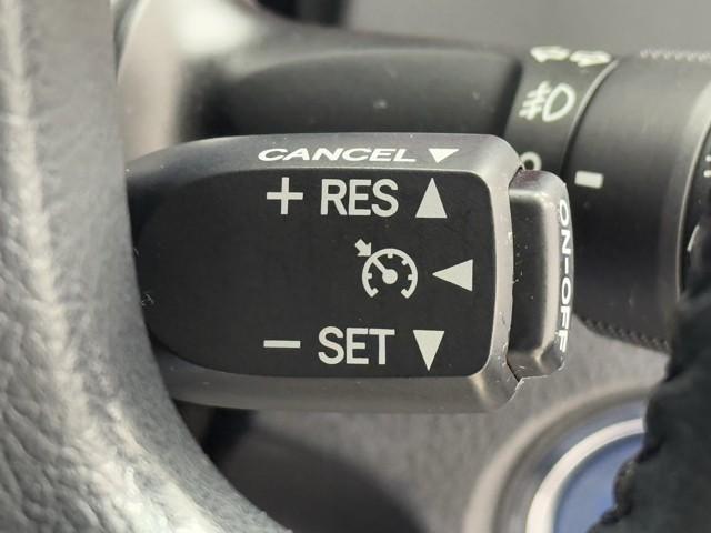 カムリ ハイブリッド　レザーパッケージ　皮シート　フルセグテレビ　電動シート　オートクルーズコントロール　アイドリングストップ　盗難防止装置　アルミホイール　横滑り防止機能　Ｂカメラ　オートエアコン　デュアルエアバック　ナビ＆ＴＶ　記録簿（10枚目）