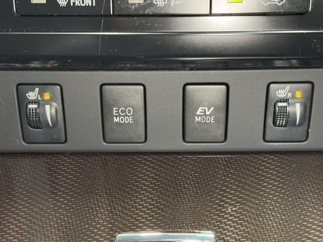 カムリ ハイブリッド　レザーパッケージ　皮シート　フルセグテレビ　電動シート　オートクルーズコントロール　アイドリングストップ　盗難防止装置　アルミホイール　横滑り防止機能　Ｂカメラ　オートエアコン　デュアルエアバック　ナビ＆ＴＶ　記録簿（12枚目）