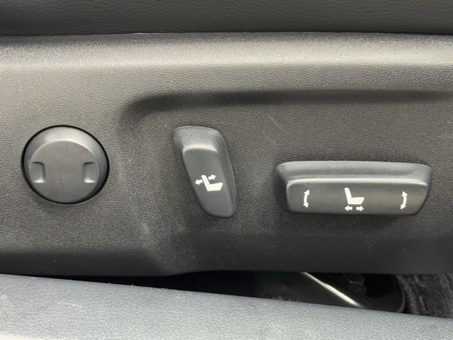 カムリ ハイブリッド　レザーパッケージ　皮シート　フルセグテレビ　電動シート　オートクルーズコントロール　アイドリングストップ　盗難防止装置　アルミホイール　横滑り防止機能　Ｂカメラ　オートエアコン　デュアルエアバック　ナビ＆ＴＶ　記録簿（15枚目）