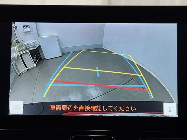 バックモニター付なので後退時に後方が見えるので安心。　車は構造上、死角がたくさんなので万が一を考えると必須ですね。　あくまで補助の為の装備、バックは目視で確認する事が重要ですよ。