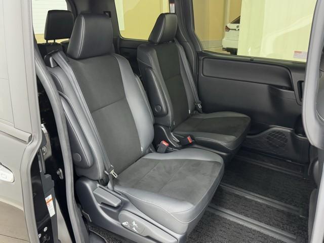 ノア ハイブリッドＳｉ　ダブルバイビーＩＩＩ　地デジ　バックモニター　両側ＰＳＤ　ＬＥＤ　ナビ＆ＴＶ　ＤＶＤ　横滑り防止装置　アルミホイール　スマキー　エアバッグ　クルコン　ＡＣ　３列シート　ドライブレコーダー　キーフリー　１オ－ナ－　ＥＴＣ（17枚目）