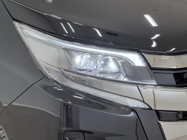 ノア ハイブリッドＳｉ　ダブルバイビーＩＩＩ　地デジ　バックモニター　両側ＰＳＤ　ＬＥＤ　ナビ＆ＴＶ　ＤＶＤ　横滑り防止装置　アルミホイール　スマキー　エアバッグ　クルコン　ＡＣ　３列シート　ドライブレコーダー　キーフリー　１オ－ナ－　ＥＴＣ（18枚目）