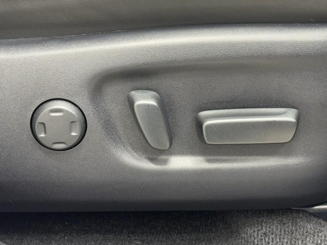 ハリアーハイブリッド プログレス メタル アンド レザーパッケージ 衝突軽減ブレーキ クルコン AW 本革シート DVD再生 ミュージックプレイヤー接続可 記録簿有 LEDヘッドランプ Pシート メモリーナビ 横滑り防止装置 バックカメラ ナビ&TV 4WD ABS(16枚目)