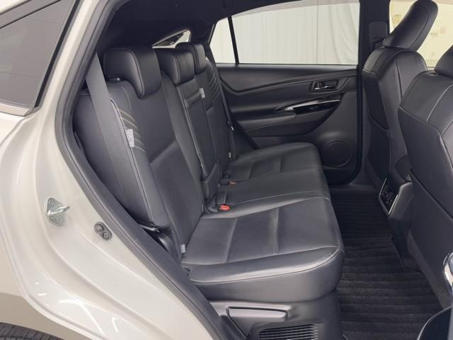 ハリアーハイブリッド プログレス メタル アンド レザーパッケージ 衝突軽減ブレーキ クルコン AW 本革シート DVD再生 ミュージックプレイヤー接続可 記録簿有 LEDヘッドランプ Pシート メモリーナビ 横滑り防止装置 バックカメラ ナビ&TV 4WD ABS(18枚目)