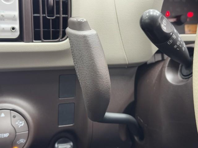 パッソ プラスハナ　ドライブレコーダー　ナビＴＶ　Ｒカメラ　メモリナビ　ＥＴＣ付き　オートエアコン　キーレス　ワンセグテレビ　ダブルエアバッグ　ＤＶＤ再生　パワーウィンド　パワーステアリング　ＡＢＳ　エアバック　記録簿（11枚目）