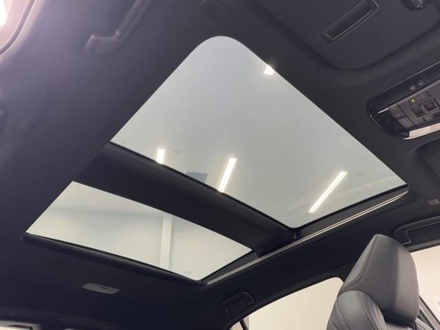 ハリアーハイブリッド Ｚ　レザーパッケージ　ナビＴＶ　ＡＣ１００Ｖ電源　ＬＥＤライト　本革　エアコン　横滑り防止　ドラレコ付　クルーズコントロール　Ｐシート　ガラスルーフ　メディアプレイヤー接続　キーレスエントリー　フルセグテレビ　アルミ（3枚目）
