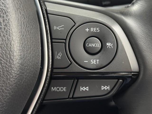 ハリアーハイブリッド Ｚ　レザーパッケージ　ナビＴＶ　ＡＣ１００Ｖ電源　ＬＥＤライト　本革　エアコン　横滑り防止　ドラレコ付　クルーズコントロール　Ｐシート　ガラスルーフ　メディアプレイヤー接続　キーレスエントリー　フルセグテレビ　アルミ（9枚目）