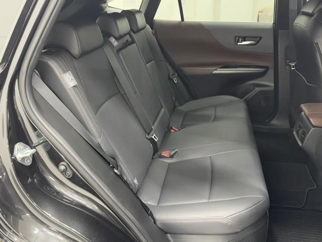 ハリアーハイブリッド Ｚ　レザーパッケージ　ナビＴＶ　ＡＣ１００Ｖ電源　ＬＥＤライト　本革　エアコン　横滑り防止　ドラレコ付　クルーズコントロール　Ｐシート　ガラスルーフ　メディアプレイヤー接続　キーレスエントリー　フルセグテレビ　アルミ（17枚目）