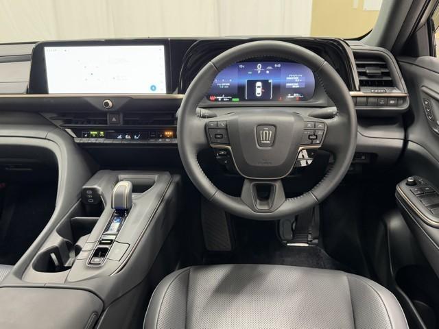 クラウンクロスオーバー Gアドバンスド・レザーパッケージ TSS レザー フルセグTV パワーシート LEDヘッドライト クルーズコントロール Bカメラ ドライブレコーダ オートエアコン アルミホイル ワンオーナー ETC付 横滑り防止装置 4WD TV(11枚目)