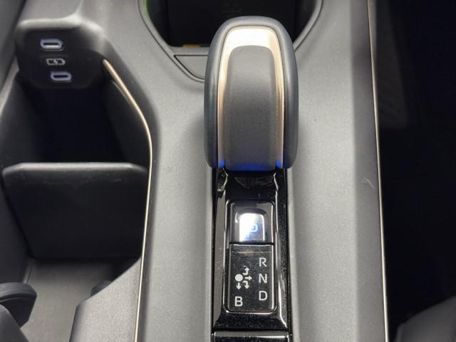 クラウンクロスオーバー Gアドバンスド・レザーパッケージ TSS レザー フルセグTV パワーシート LEDヘッドライト クルーズコントロール Bカメラ ドライブレコーダ オートエアコン アルミホイル ワンオーナー ETC付 横滑り防止装置 4WD TV(14枚目)