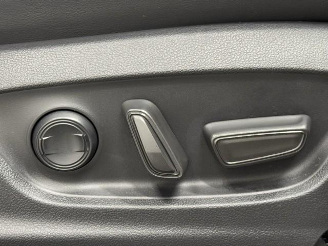 クラウンクロスオーバー Gアドバンスド・レザーパッケージ TSS レザー フルセグTV パワーシート LEDヘッドライト クルーズコントロール Bカメラ ドライブレコーダ オートエアコン アルミホイル ワンオーナー ETC付 横滑り防止装置 4WD TV(16枚目)