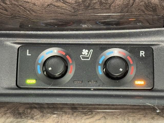 アルファードハイブリッド エグゼクティブラウンジＳ　ＬＥＤランプ　サンルーフ　ダブルエアコン　レザーシート　４ＷＤ　アルミ　ミュージックプレイヤー接続可　ＤＶＤプレーヤー　ＥＴＣ　ドラレコ　クルーズコントロール　スマートキー　電動シート　ＡＣ１００Ｖ（7枚目）