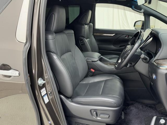 アルファードハイブリッド エグゼクティブラウンジＳ　ＬＥＤランプ　サンルーフ　ダブルエアコン　レザーシート　４ＷＤ　アルミ　ミュージックプレイヤー接続可　ＤＶＤプレーヤー　ＥＴＣ　ドラレコ　クルーズコントロール　スマートキー　電動シート　ＡＣ１００Ｖ（16枚目）